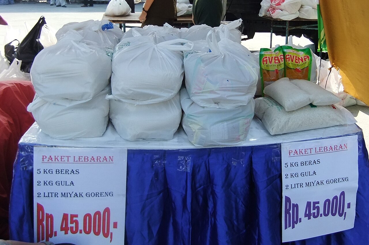 Penyaluran bansos situraja